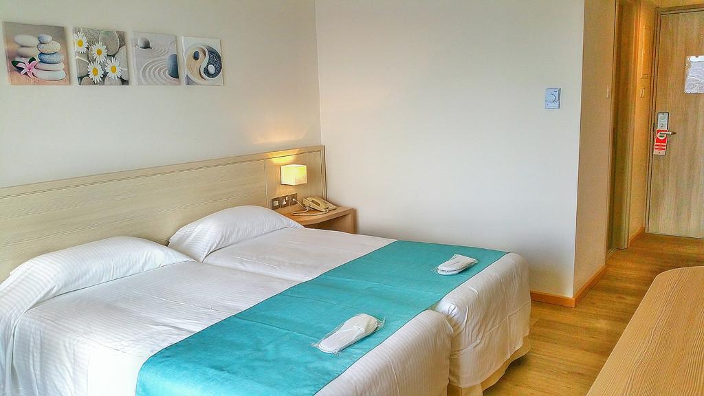 Cynthiana Beach Hotel Kissonerga Room photo